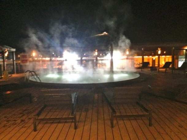 VN piscina noite