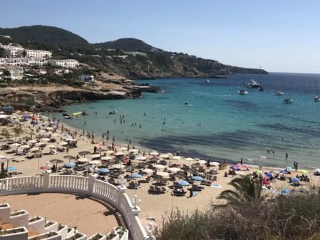 Melhores beach clubs e baladas de Ibiza